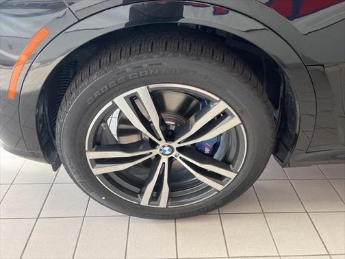 2025 BMW X7 M60i