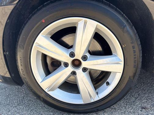 Black 2013 Volkswagen Passat 2.5 SE