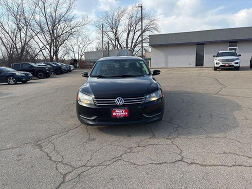 Black 2013 Volkswagen Passat 2.5 SE