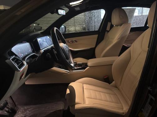 2019 BMW 330 i xDrive