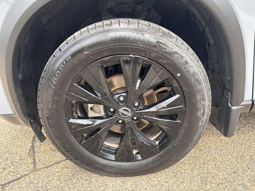 Boulder Gray Pearl/Super Black 2023 Nissan Rogue SV