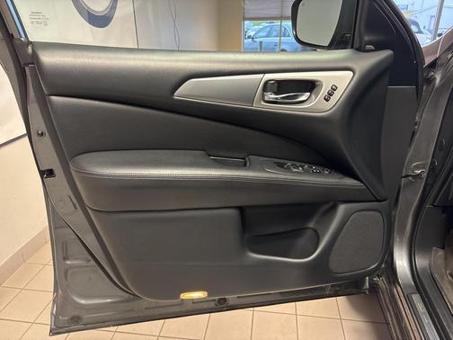 2018 Nissan Pathfinder SL