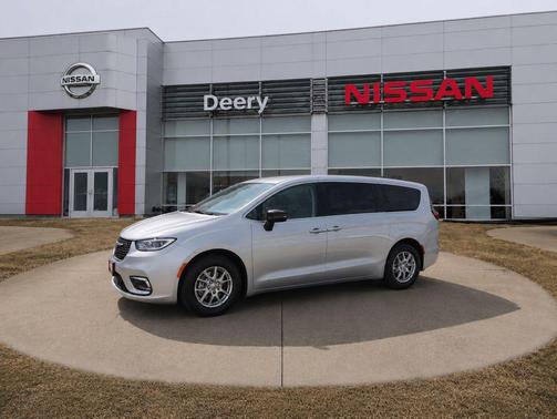 Silver Mist Clearcoat 2024 Chrysler Pacifica Touring L