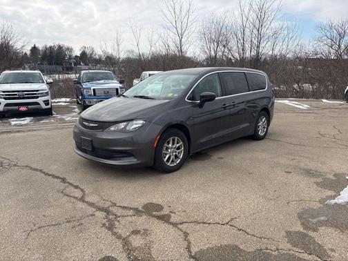 2023 Chrysler Voyager LX
