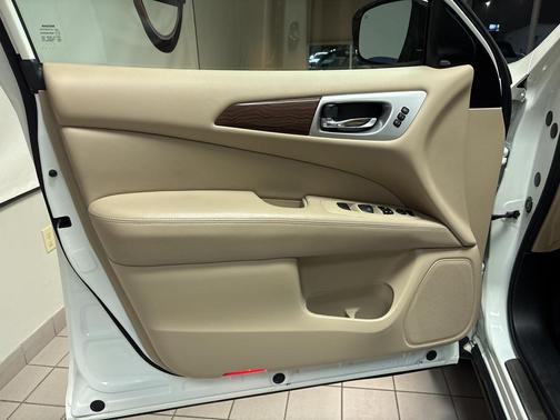 2017 Nissan Pathfinder Platinum
