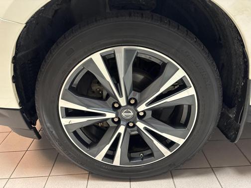 2017 Nissan Pathfinder Platinum