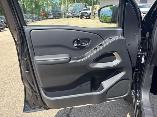Super Black 2026 Nissan Frontier SV