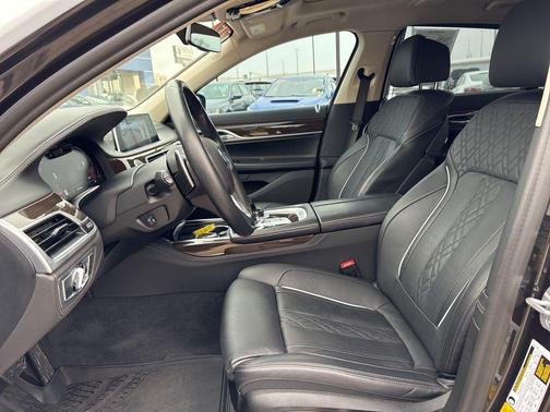 2022 BMW 750 i xDrive