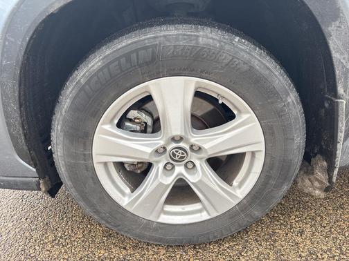 2021 Toyota Highlander LE