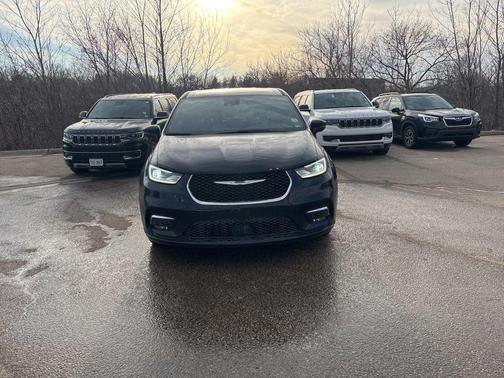 2025 Chrysler Pacifica L