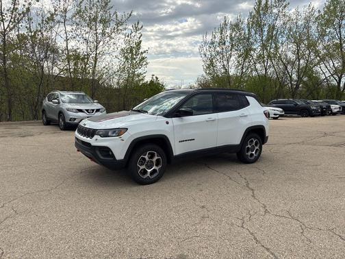 Bright White Clearcoat 2025 Jeep Compass Trailhawk