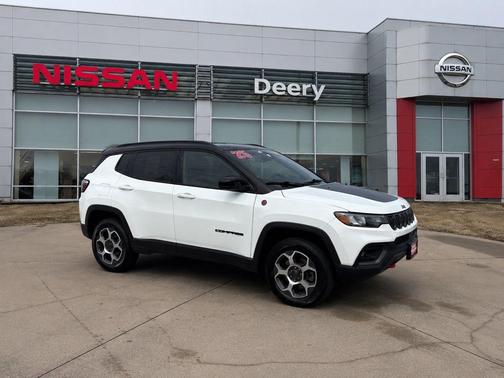 Bright White Clearcoat 2025 Jeep Compass Trailhawk