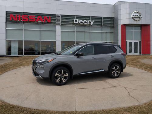 Boulder Gray Pearl/Super Black 2022 Nissan Rogue Platinum