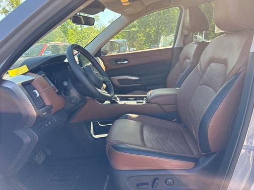 Boulder Gray Pearl 2024 Nissan Pathfinder Platinum