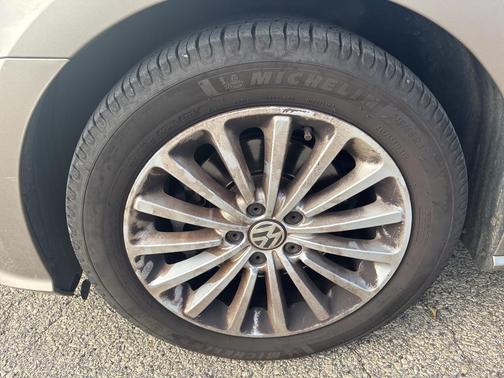 2016 Volkswagen Passat 1.8T SE w/Technology
