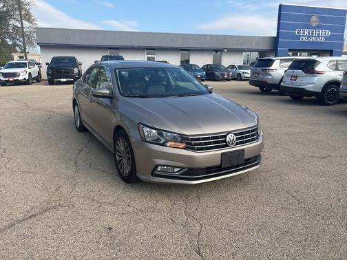 2016 Volkswagen Passat 1.8T SE w/Technology