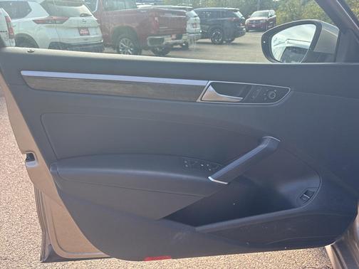 2016 Volkswagen Passat 1.8T SE w/Technology