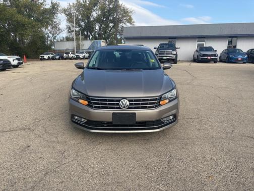 2016 Volkswagen Passat 1.8T SE w/Technology