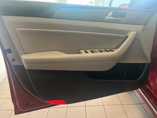 2016 Hyundai SONATA Hybrid SE