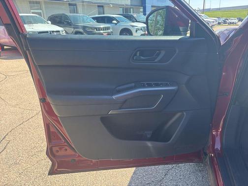 Scarlet 2024 Nissan Pathfinder Rock Creek
