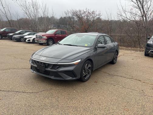 2024 Hyundai ELANTRA Limited