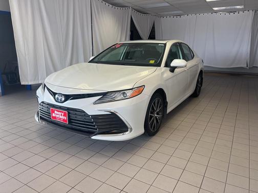 2024 Toyota Camry Hybrid XLE