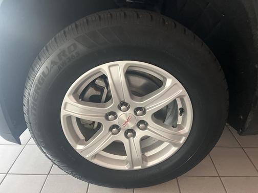 2017 GMC Acadia SLE-1