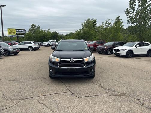 Midnight Black Metallic 2016 Toyota Highlander XLE