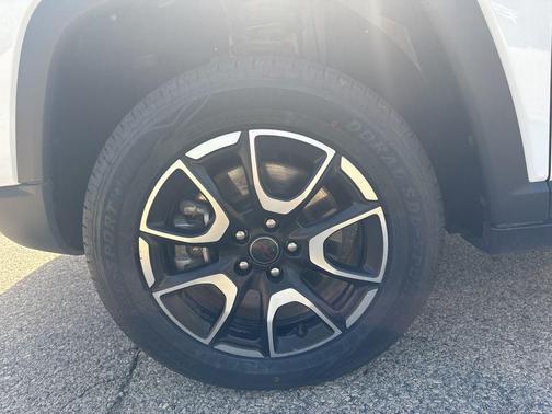 Bright White Clearcoat 2025 Jeep Compass Trailhawk