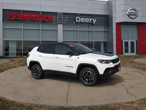 Bright White Clearcoat 2025 Jeep Compass Trailhawk