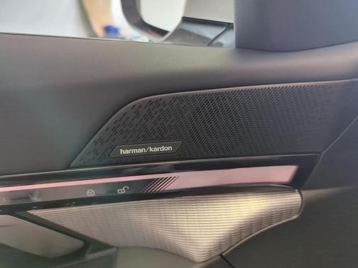 2025 BMW 550e xDrive