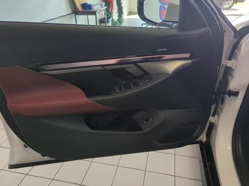 2025 BMW 550e xDrive