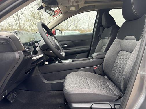 Gun Metallic/Scarlet Ember Tintcoat 2026 Nissan Kicks SV