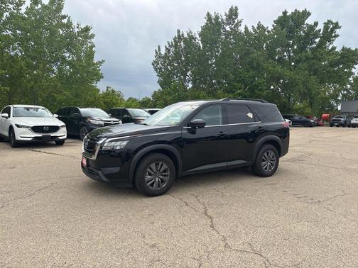 Super Black 2025 Nissan Pathfinder SV