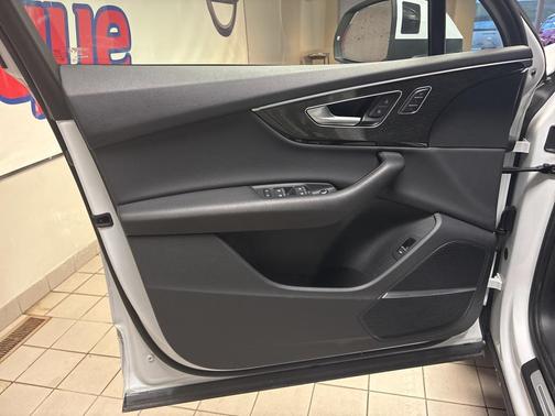 2021 Audi Q7 55 Premium Plus