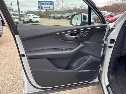 2021 Audi Q7 55 Premium Plus