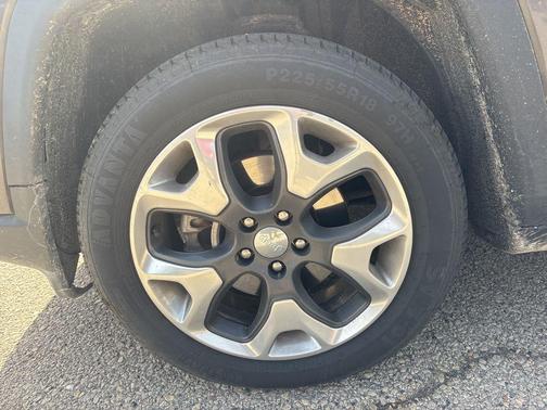 Granite Crystal Metallic Clearcoat 2018 Jeep Compass Limited