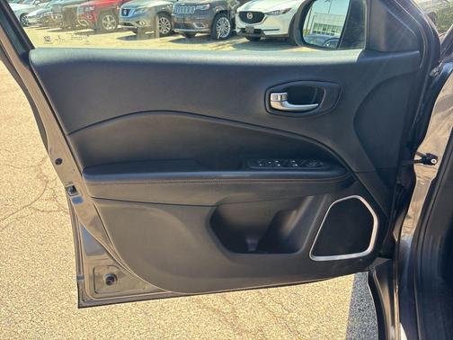 Granite Crystal Metallic Clearcoat 2018 Jeep Compass Limited