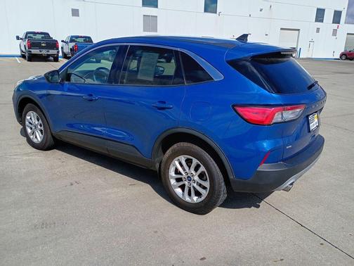 Atlas Blue Metallic 2022 Ford Escape SE