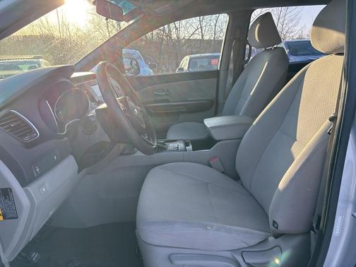 2017 Kia Sedona L