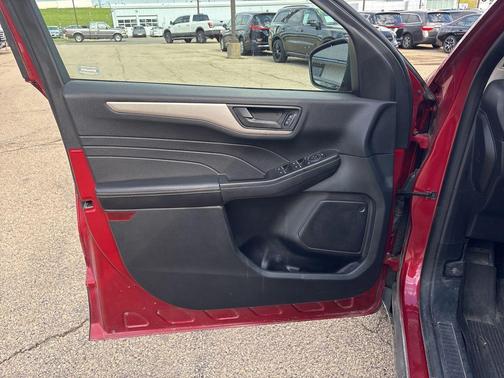 Rapid Red Metallic Tinted Clearcoat 2022 Ford Escape SE