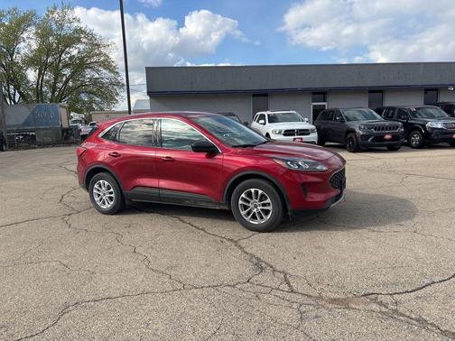 Rapid Red Metallic Tinted Clearcoat 2022 Ford Escape SE