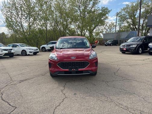 Rapid Red Metallic Tinted Clearcoat 2022 Ford Escape SE