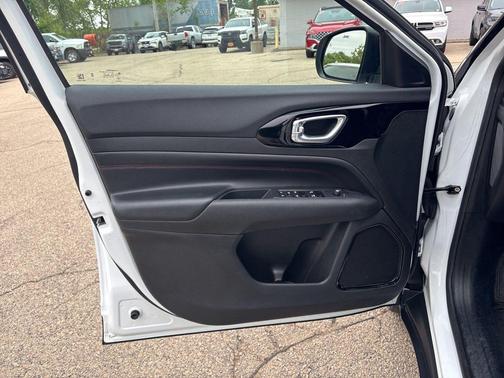 Bright White Clearcoat 2025 Jeep Compass Trailhawk