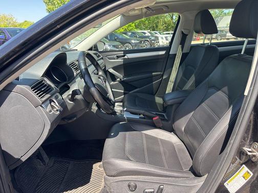 Deep Black 2019 Volkswagen Passat 2.0T Wolfsburg