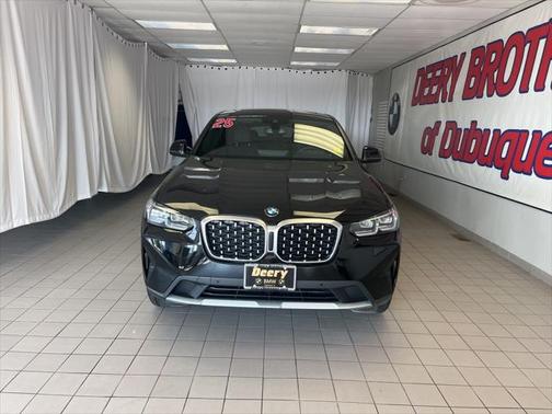 2025 BMW X4 xDrive30i