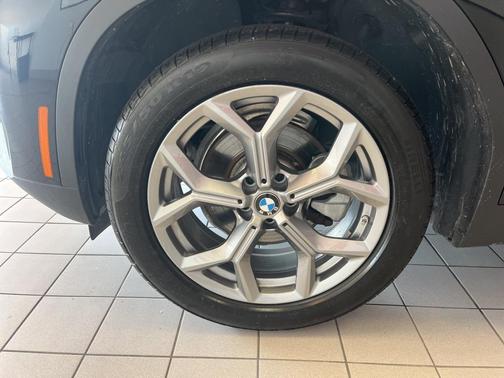 2025 BMW X4 xDrive30i