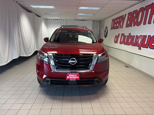 2023 Nissan Pathfinder SV
