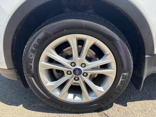 Oxford White 2018 Ford Escape SE