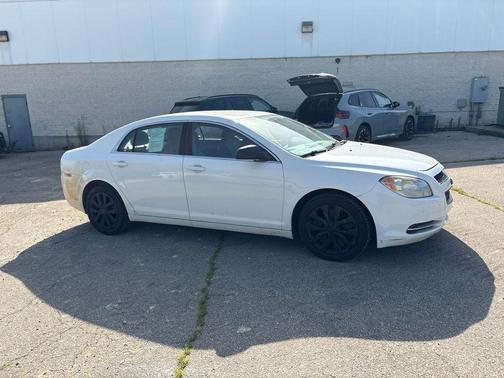 Summit White 2011 Chevrolet Malibu LS
